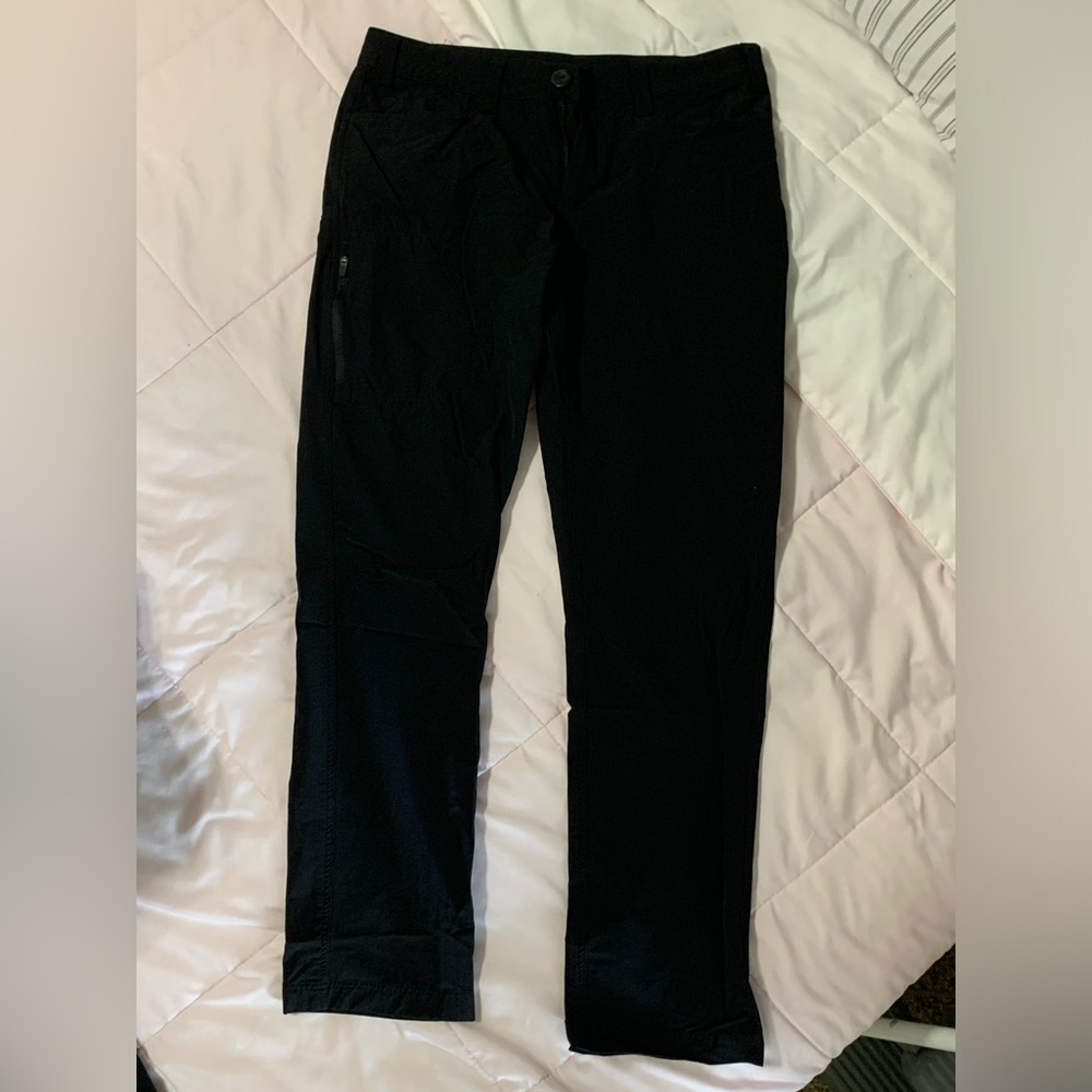 Black size 4 cargo pants with pockets